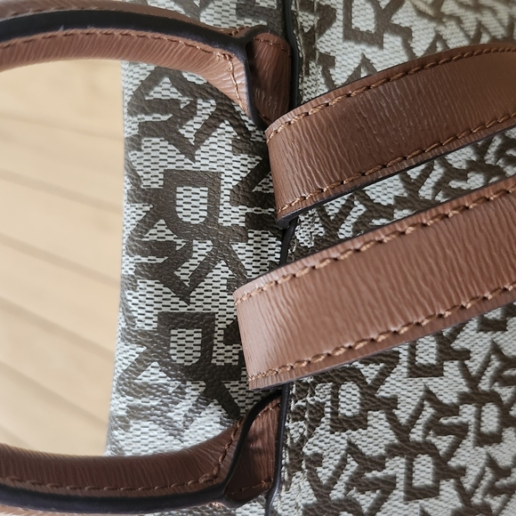 DKNY NEW Patterned Backpack, Print Brown And Beige, H27.3 X W 6.35 X D 24.1 CM - Picture 7 of 12